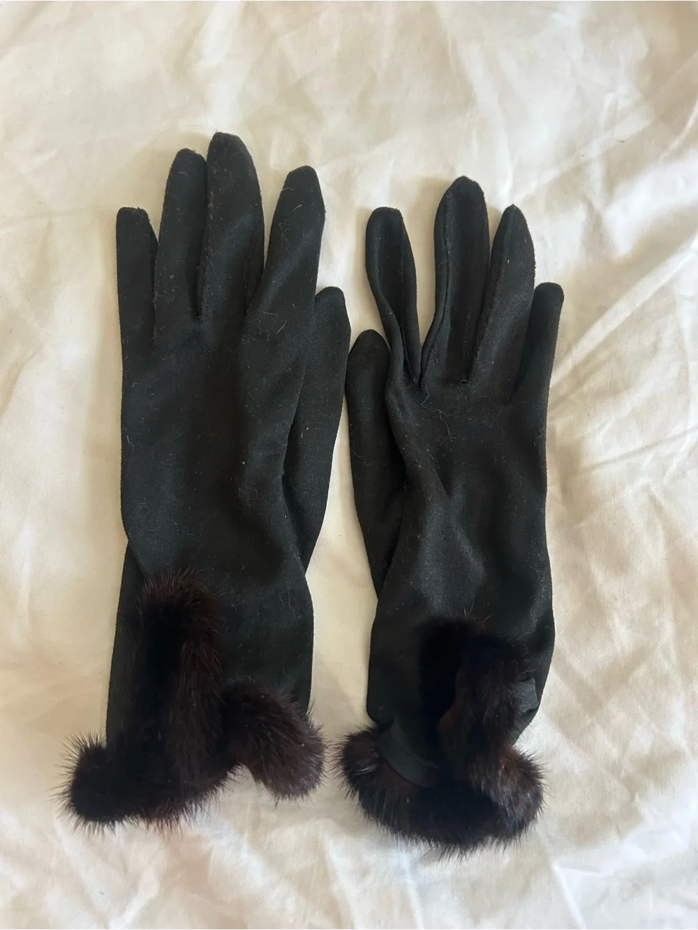 Black Women's Fur-Trim Gloves - Classic Winter Accessory